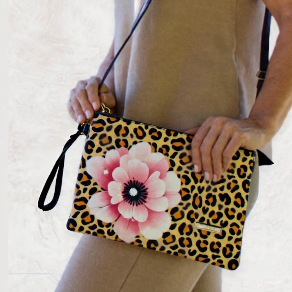 Chula Tulum Hummingbird Floral Blue Wristlet Clutch Pouch NWT - Picture 6 of 7